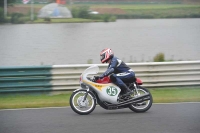 Mallory-park-Leicestershire;Mallory-park-photographs;Motorcycle-action-photographs;classic-bikes;event-digital-images;eventdigitalimages;mallory-park;no-limits-trackday;peter-wileman-photography;vintage-bikes;vintage-motorcycles;vmcc-festival-1000-bikes