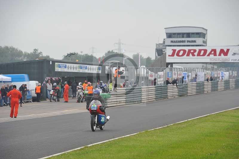 Mallory park Leicestershire;Mallory park photographs;Motorcycle action photographs;classic bikes;event digital images;eventdigitalimages;mallory park;no limits trackday;peter wileman photography;vintage bikes;vintage motorcycles;vmcc festival 1000 bikes