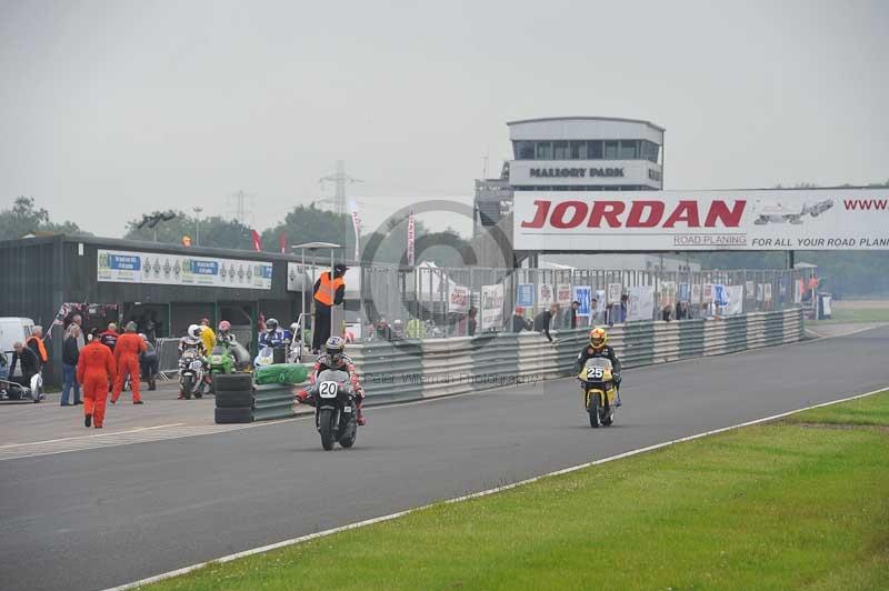 Mallory park Leicestershire;Mallory park photographs;Motorcycle action photographs;classic bikes;event digital images;eventdigitalimages;mallory park;no limits trackday;peter wileman photography;vintage bikes;vintage motorcycles;vmcc festival 1000 bikes