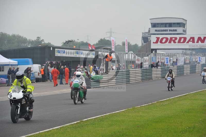 Mallory park Leicestershire;Mallory park photographs;Motorcycle action photographs;classic bikes;event digital images;eventdigitalimages;mallory park;no limits trackday;peter wileman photography;vintage bikes;vintage motorcycles;vmcc festival 1000 bikes