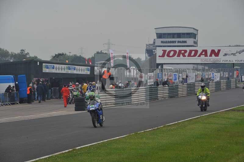 Mallory park Leicestershire;Mallory park photographs;Motorcycle action photographs;classic bikes;event digital images;eventdigitalimages;mallory park;no limits trackday;peter wileman photography;vintage bikes;vintage motorcycles;vmcc festival 1000 bikes