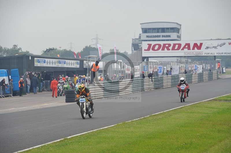 Mallory park Leicestershire;Mallory park photographs;Motorcycle action photographs;classic bikes;event digital images;eventdigitalimages;mallory park;no limits trackday;peter wileman photography;vintage bikes;vintage motorcycles;vmcc festival 1000 bikes