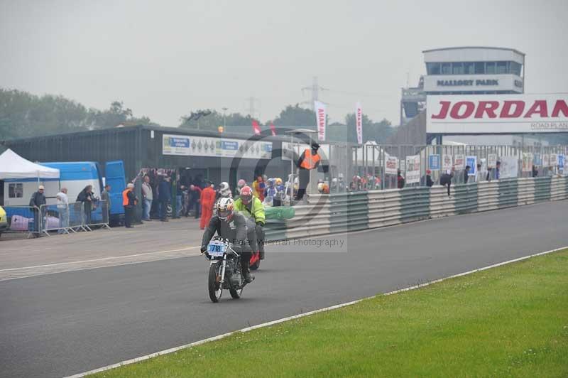 Mallory park Leicestershire;Mallory park photographs;Motorcycle action photographs;classic bikes;event digital images;eventdigitalimages;mallory park;no limits trackday;peter wileman photography;vintage bikes;vintage motorcycles;vmcc festival 1000 bikes