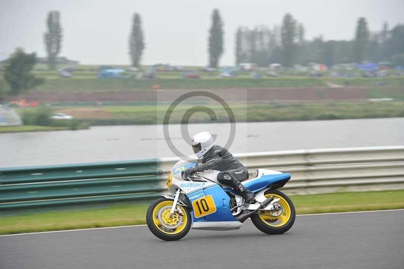 Mallory park Leicestershire;Mallory park photographs;Motorcycle action photographs;classic bikes;event digital images;eventdigitalimages;mallory park;no limits trackday;peter wileman photography;vintage bikes;vintage motorcycles;vmcc festival 1000 bikes