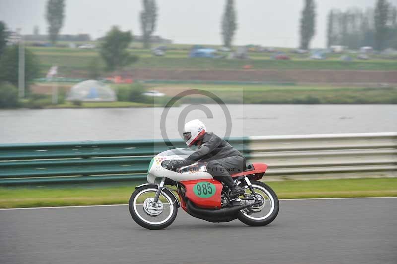 Mallory park Leicestershire;Mallory park photographs;Motorcycle action photographs;classic bikes;event digital images;eventdigitalimages;mallory park;no limits trackday;peter wileman photography;vintage bikes;vintage motorcycles;vmcc festival 1000 bikes