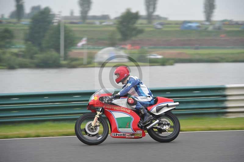 Mallory park Leicestershire;Mallory park photographs;Motorcycle action photographs;classic bikes;event digital images;eventdigitalimages;mallory park;no limits trackday;peter wileman photography;vintage bikes;vintage motorcycles;vmcc festival 1000 bikes