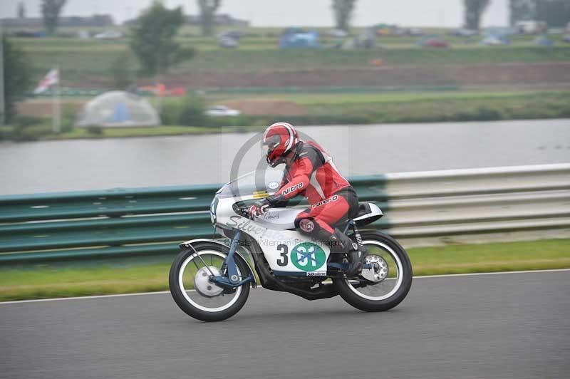 Mallory park Leicestershire;Mallory park photographs;Motorcycle action photographs;classic bikes;event digital images;eventdigitalimages;mallory park;no limits trackday;peter wileman photography;vintage bikes;vintage motorcycles;vmcc festival 1000 bikes