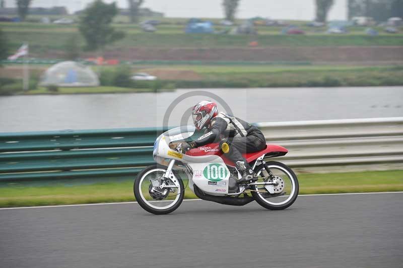 Mallory park Leicestershire;Mallory park photographs;Motorcycle action photographs;classic bikes;event digital images;eventdigitalimages;mallory park;no limits trackday;peter wileman photography;vintage bikes;vintage motorcycles;vmcc festival 1000 bikes