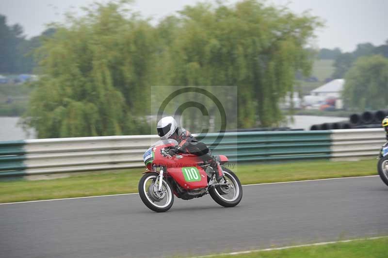 Mallory park Leicestershire;Mallory park photographs;Motorcycle action photographs;classic bikes;event digital images;eventdigitalimages;mallory park;no limits trackday;peter wileman photography;vintage bikes;vintage motorcycles;vmcc festival 1000 bikes