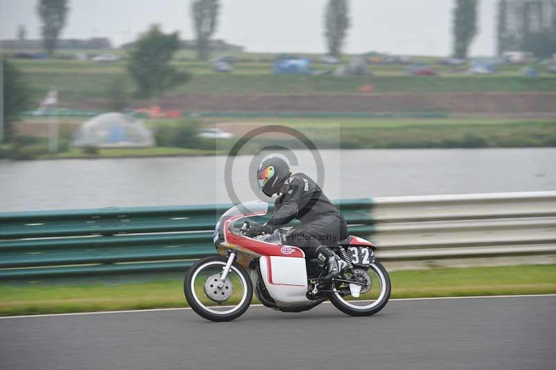 Mallory park Leicestershire;Mallory park photographs;Motorcycle action photographs;classic bikes;event digital images;eventdigitalimages;mallory park;no limits trackday;peter wileman photography;vintage bikes;vintage motorcycles;vmcc festival 1000 bikes