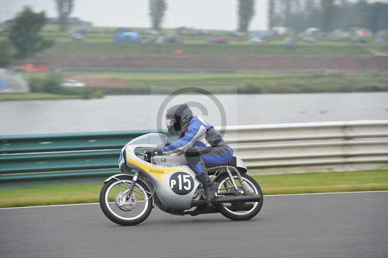 Mallory park Leicestershire;Mallory park photographs;Motorcycle action photographs;classic bikes;event digital images;eventdigitalimages;mallory park;no limits trackday;peter wileman photography;vintage bikes;vintage motorcycles;vmcc festival 1000 bikes