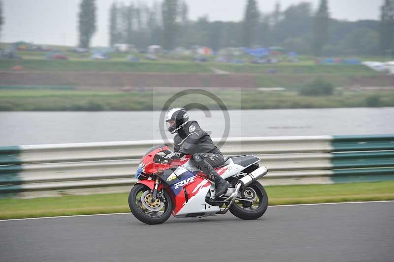 Mallory park Leicestershire;Mallory park photographs;Motorcycle action photographs;classic bikes;event digital images;eventdigitalimages;mallory park;no limits trackday;peter wileman photography;vintage bikes;vintage motorcycles;vmcc festival 1000 bikes