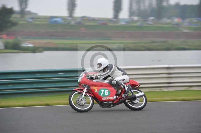 Mallory park Leicestershire;Mallory park photographs;Motorcycle action photographs;classic bikes;event digital images;eventdigitalimages;mallory park;no limits trackday;peter wileman photography;vintage bikes;vintage motorcycles;vmcc festival 1000 bikes