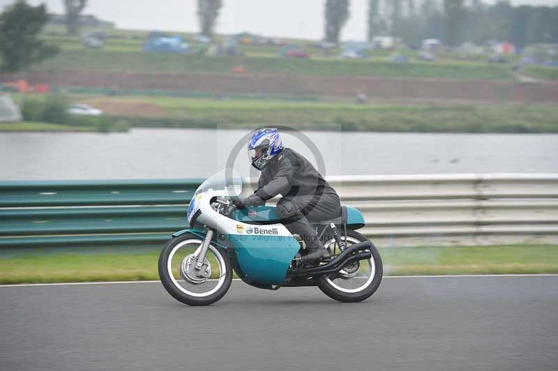 Mallory park Leicestershire;Mallory park photographs;Motorcycle action photographs;classic bikes;event digital images;eventdigitalimages;mallory park;no limits trackday;peter wileman photography;vintage bikes;vintage motorcycles;vmcc festival 1000 bikes