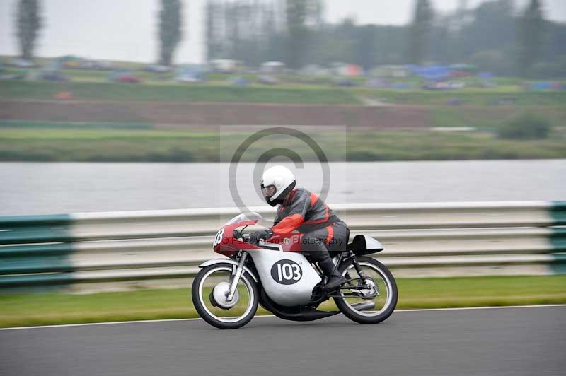 Mallory park Leicestershire;Mallory park photographs;Motorcycle action photographs;classic bikes;event digital images;eventdigitalimages;mallory park;no limits trackday;peter wileman photography;vintage bikes;vintage motorcycles;vmcc festival 1000 bikes