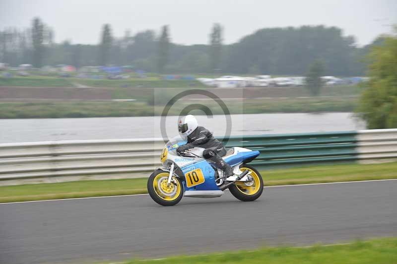 Mallory park Leicestershire;Mallory park photographs;Motorcycle action photographs;classic bikes;event digital images;eventdigitalimages;mallory park;no limits trackday;peter wileman photography;vintage bikes;vintage motorcycles;vmcc festival 1000 bikes
