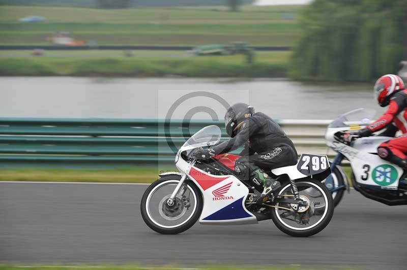 Mallory park Leicestershire;Mallory park photographs;Motorcycle action photographs;classic bikes;event digital images;eventdigitalimages;mallory park;no limits trackday;peter wileman photography;vintage bikes;vintage motorcycles;vmcc festival 1000 bikes