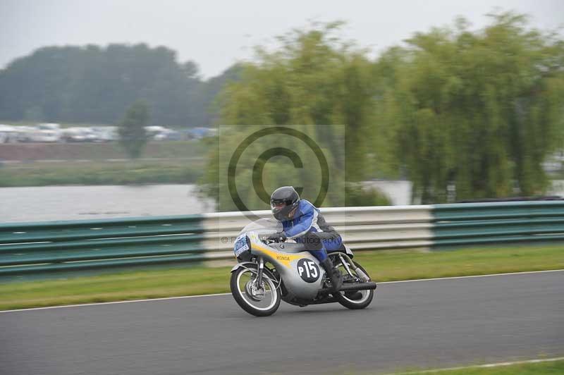 Mallory park Leicestershire;Mallory park photographs;Motorcycle action photographs;classic bikes;event digital images;eventdigitalimages;mallory park;no limits trackday;peter wileman photography;vintage bikes;vintage motorcycles;vmcc festival 1000 bikes
