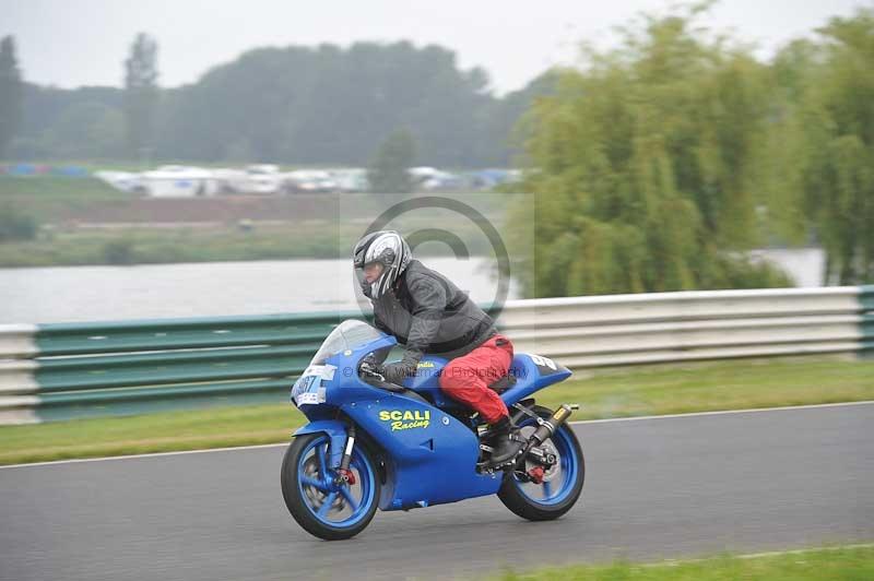 Mallory park Leicestershire;Mallory park photographs;Motorcycle action photographs;classic bikes;event digital images;eventdigitalimages;mallory park;no limits trackday;peter wileman photography;vintage bikes;vintage motorcycles;vmcc festival 1000 bikes