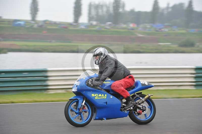 Mallory park Leicestershire;Mallory park photographs;Motorcycle action photographs;classic bikes;event digital images;eventdigitalimages;mallory park;no limits trackday;peter wileman photography;vintage bikes;vintage motorcycles;vmcc festival 1000 bikes