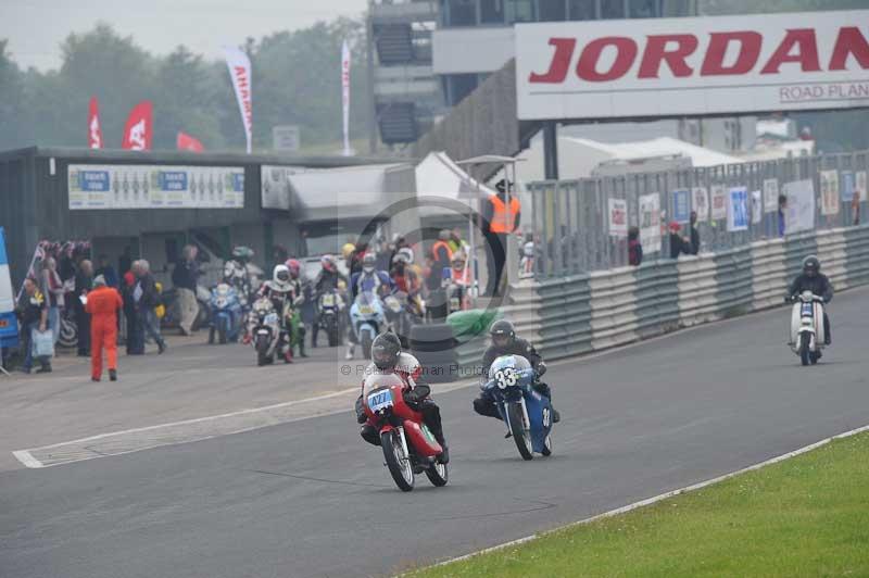 Mallory park Leicestershire;Mallory park photographs;Motorcycle action photographs;classic bikes;event digital images;eventdigitalimages;mallory park;no limits trackday;peter wileman photography;vintage bikes;vintage motorcycles;vmcc festival 1000 bikes