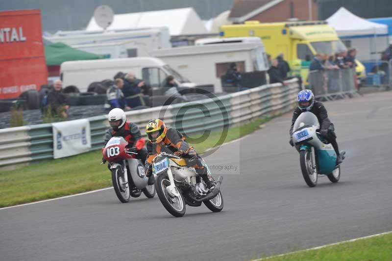 Mallory park Leicestershire;Mallory park photographs;Motorcycle action photographs;classic bikes;event digital images;eventdigitalimages;mallory park;no limits trackday;peter wileman photography;vintage bikes;vintage motorcycles;vmcc festival 1000 bikes