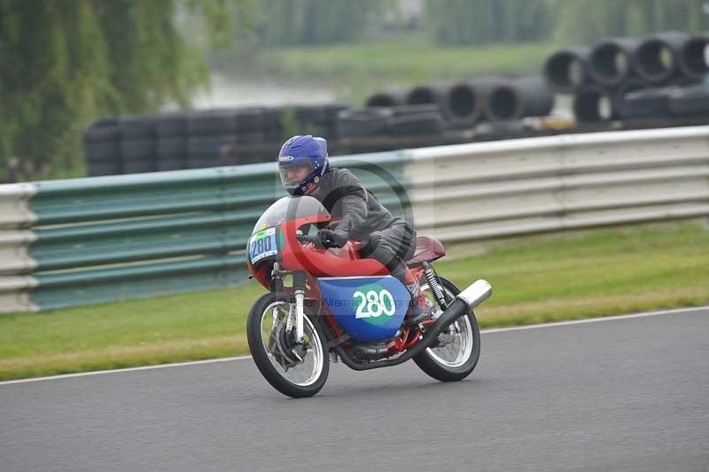 Mallory park Leicestershire;Mallory park photographs;Motorcycle action photographs;classic bikes;event digital images;eventdigitalimages;mallory park;no limits trackday;peter wileman photography;vintage bikes;vintage motorcycles;vmcc festival 1000 bikes