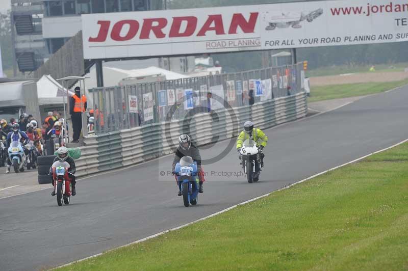 Mallory park Leicestershire;Mallory park photographs;Motorcycle action photographs;classic bikes;event digital images;eventdigitalimages;mallory park;no limits trackday;peter wileman photography;vintage bikes;vintage motorcycles;vmcc festival 1000 bikes