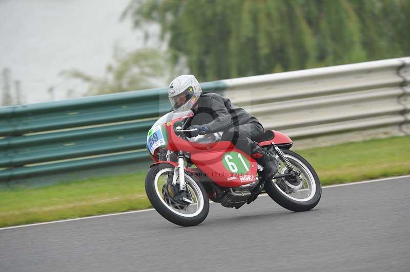 Mallory park Leicestershire;Mallory park photographs;Motorcycle action photographs;classic bikes;event digital images;eventdigitalimages;mallory park;no limits trackday;peter wileman photography;vintage bikes;vintage motorcycles;vmcc festival 1000 bikes