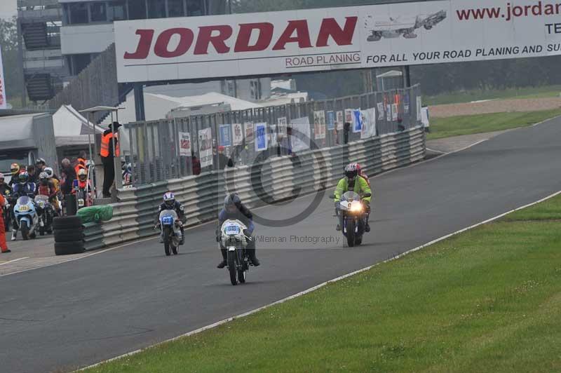 Mallory park Leicestershire;Mallory park photographs;Motorcycle action photographs;classic bikes;event digital images;eventdigitalimages;mallory park;no limits trackday;peter wileman photography;vintage bikes;vintage motorcycles;vmcc festival 1000 bikes