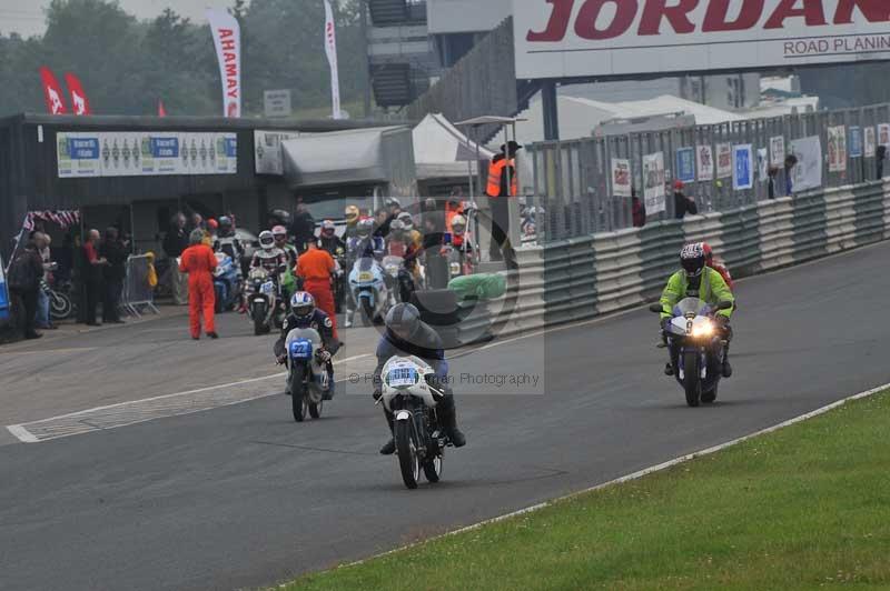 Mallory park Leicestershire;Mallory park photographs;Motorcycle action photographs;classic bikes;event digital images;eventdigitalimages;mallory park;no limits trackday;peter wileman photography;vintage bikes;vintage motorcycles;vmcc festival 1000 bikes