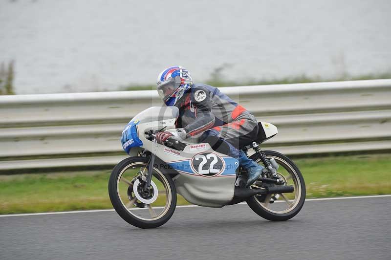 Mallory park Leicestershire;Mallory park photographs;Motorcycle action photographs;classic bikes;event digital images;eventdigitalimages;mallory park;no limits trackday;peter wileman photography;vintage bikes;vintage motorcycles;vmcc festival 1000 bikes