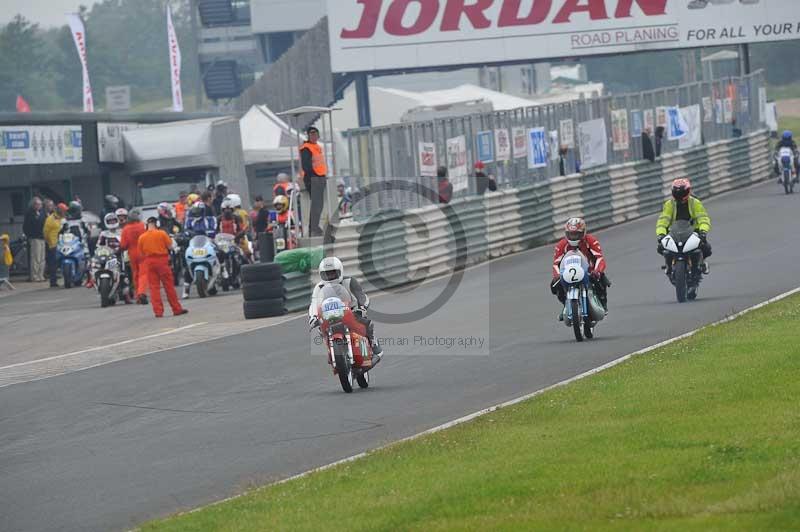 Mallory park Leicestershire;Mallory park photographs;Motorcycle action photographs;classic bikes;event digital images;eventdigitalimages;mallory park;no limits trackday;peter wileman photography;vintage bikes;vintage motorcycles;vmcc festival 1000 bikes