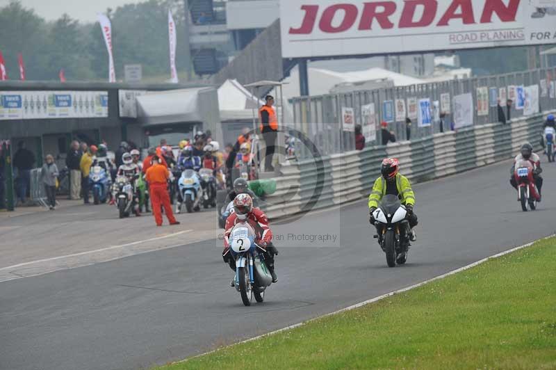 Mallory park Leicestershire;Mallory park photographs;Motorcycle action photographs;classic bikes;event digital images;eventdigitalimages;mallory park;no limits trackday;peter wileman photography;vintage bikes;vintage motorcycles;vmcc festival 1000 bikes