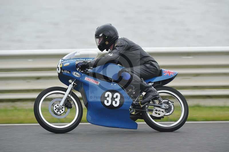 Mallory park Leicestershire;Mallory park photographs;Motorcycle action photographs;classic bikes;event digital images;eventdigitalimages;mallory park;no limits trackday;peter wileman photography;vintage bikes;vintage motorcycles;vmcc festival 1000 bikes