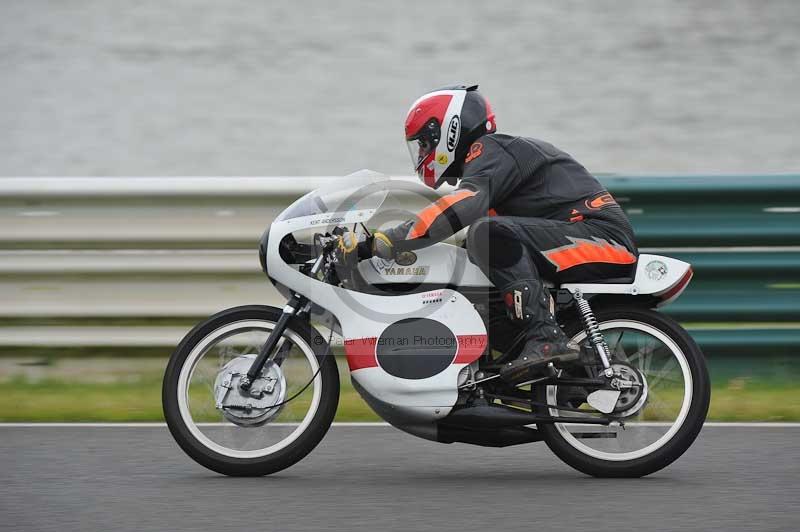 Mallory park Leicestershire;Mallory park photographs;Motorcycle action photographs;classic bikes;event digital images;eventdigitalimages;mallory park;no limits trackday;peter wileman photography;vintage bikes;vintage motorcycles;vmcc festival 1000 bikes