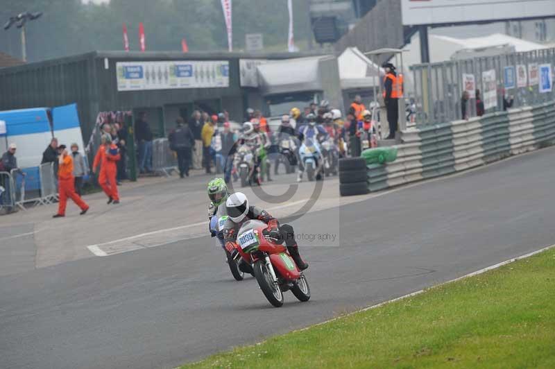 Mallory park Leicestershire;Mallory park photographs;Motorcycle action photographs;classic bikes;event digital images;eventdigitalimages;mallory park;no limits trackday;peter wileman photography;vintage bikes;vintage motorcycles;vmcc festival 1000 bikes