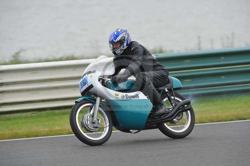 Mallory park Leicestershire;Mallory park photographs;Motorcycle action photographs;classic bikes;event digital images;eventdigitalimages;mallory park;no limits trackday;peter wileman photography;vintage bikes;vintage motorcycles;vmcc festival 1000 bikes