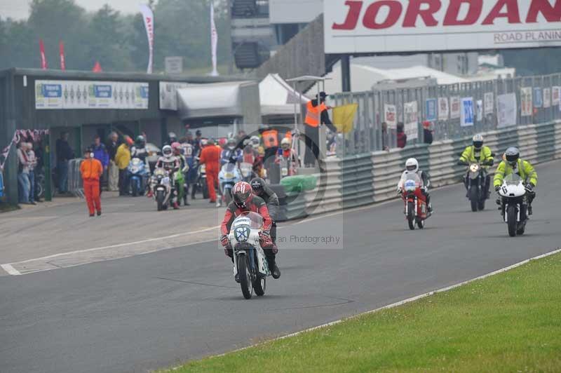 Mallory park Leicestershire;Mallory park photographs;Motorcycle action photographs;classic bikes;event digital images;eventdigitalimages;mallory park;no limits trackday;peter wileman photography;vintage bikes;vintage motorcycles;vmcc festival 1000 bikes