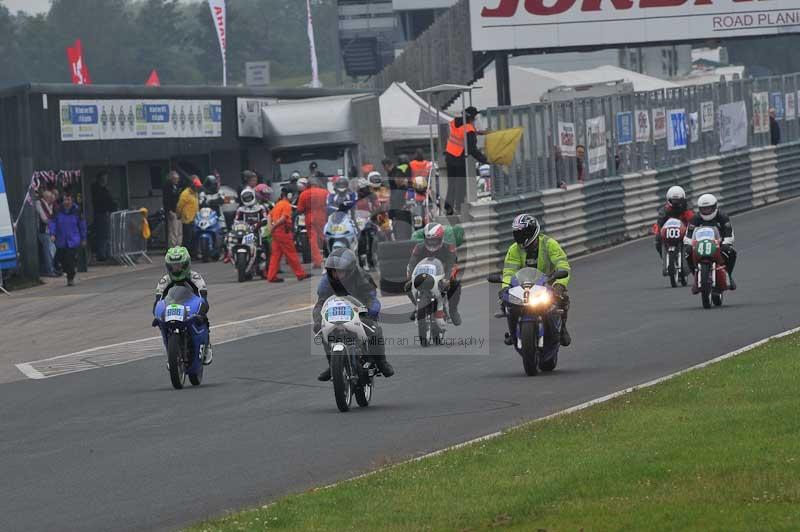 Mallory park Leicestershire;Mallory park photographs;Motorcycle action photographs;classic bikes;event digital images;eventdigitalimages;mallory park;no limits trackday;peter wileman photography;vintage bikes;vintage motorcycles;vmcc festival 1000 bikes