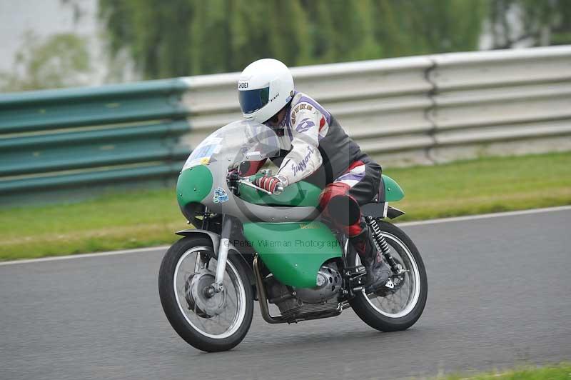 Mallory park Leicestershire;Mallory park photographs;Motorcycle action photographs;classic bikes;event digital images;eventdigitalimages;mallory park;no limits trackday;peter wileman photography;vintage bikes;vintage motorcycles;vmcc festival 1000 bikes