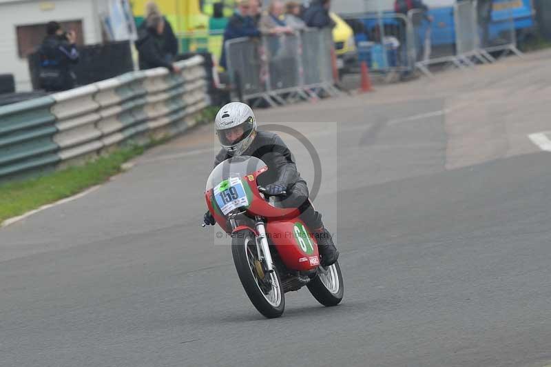 Mallory park Leicestershire;Mallory park photographs;Motorcycle action photographs;classic bikes;event digital images;eventdigitalimages;mallory park;no limits trackday;peter wileman photography;vintage bikes;vintage motorcycles;vmcc festival 1000 bikes