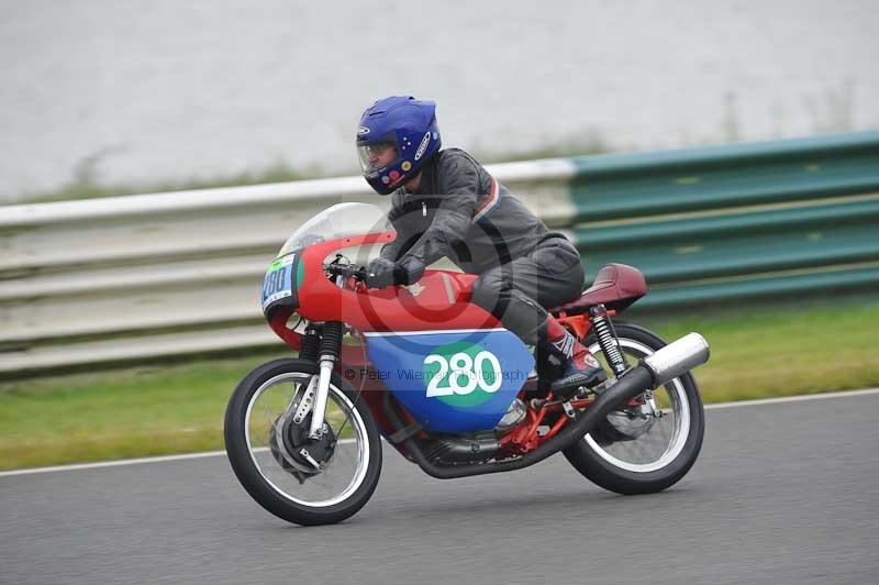 Mallory park Leicestershire;Mallory park photographs;Motorcycle action photographs;classic bikes;event digital images;eventdigitalimages;mallory park;no limits trackday;peter wileman photography;vintage bikes;vintage motorcycles;vmcc festival 1000 bikes