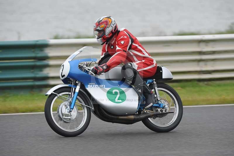 Mallory park Leicestershire;Mallory park photographs;Motorcycle action photographs;classic bikes;event digital images;eventdigitalimages;mallory park;no limits trackday;peter wileman photography;vintage bikes;vintage motorcycles;vmcc festival 1000 bikes