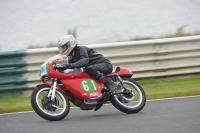 Mallory-park-Leicestershire;Mallory-park-photographs;Motorcycle-action-photographs;classic-bikes;event-digital-images;eventdigitalimages;mallory-park;no-limits-trackday;peter-wileman-photography;vintage-bikes;vintage-motorcycles;vmcc-festival-1000-bikes