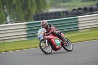 Mallory-park-Leicestershire;Mallory-park-photographs;Motorcycle-action-photographs;classic-bikes;event-digital-images;eventdigitalimages;mallory-park;no-limits-trackday;peter-wileman-photography;vintage-bikes;vintage-motorcycles;vmcc-festival-1000-bikes