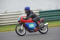 Mallory-park-Leicestershire;Mallory-park-photographs;Motorcycle-action-photographs;classic-bikes;event-digital-images;eventdigitalimages;mallory-park;no-limits-trackday;peter-wileman-photography;vintage-bikes;vintage-motorcycles;vmcc-festival-1000-bikes
