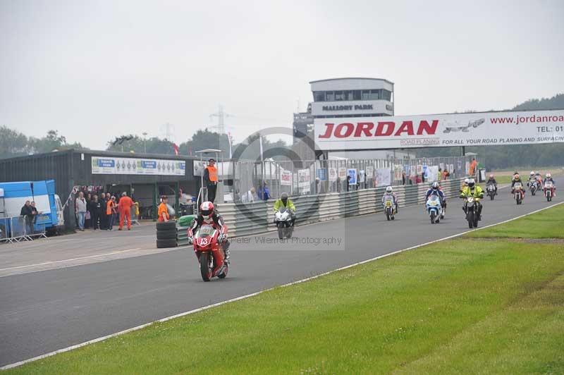 Mallory park Leicestershire;Mallory park photographs;Motorcycle action photographs;classic bikes;event digital images;eventdigitalimages;mallory park;no limits trackday;peter wileman photography;vintage bikes;vintage motorcycles;vmcc festival 1000 bikes