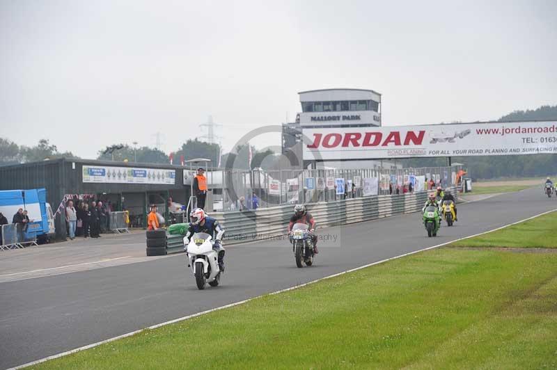 Mallory park Leicestershire;Mallory park photographs;Motorcycle action photographs;classic bikes;event digital images;eventdigitalimages;mallory park;no limits trackday;peter wileman photography;vintage bikes;vintage motorcycles;vmcc festival 1000 bikes