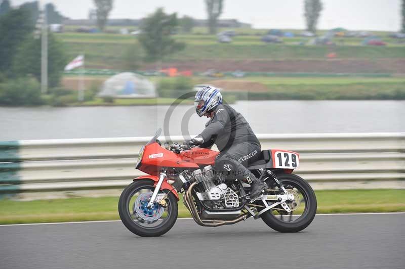 Mallory park Leicestershire;Mallory park photographs;Motorcycle action photographs;classic bikes;event digital images;eventdigitalimages;mallory park;no limits trackday;peter wileman photography;vintage bikes;vintage motorcycles;vmcc festival 1000 bikes